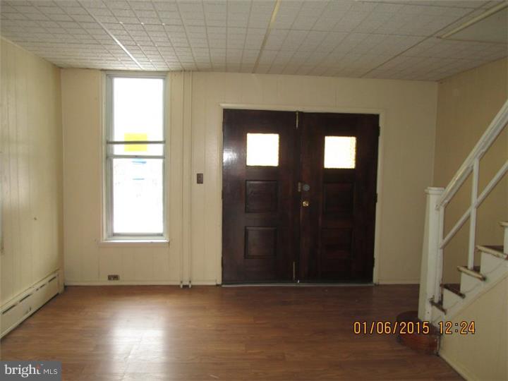 7241 Rutland Street Philadelphia, PA 19149 - Photo 3 of 12 Living Room