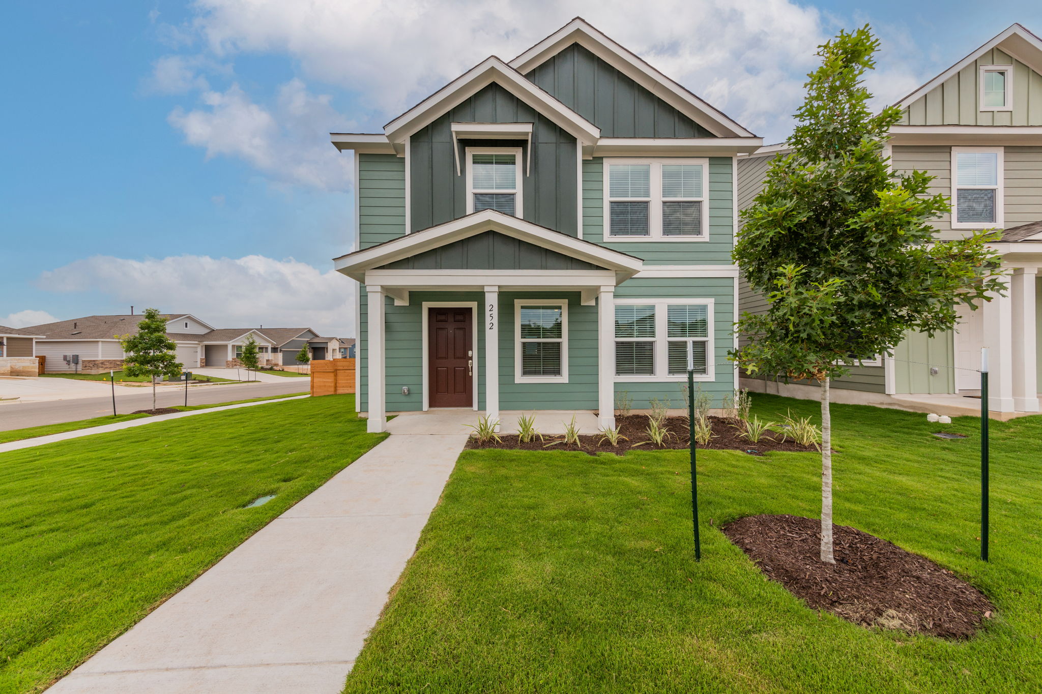 a view of a house with a yard