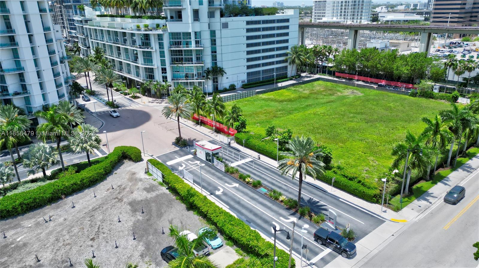 90 Southwest 3rd Street, Unit PH10 Miami, FL 33130 - Photo 17 of 23 a view of a garden with wooden fence