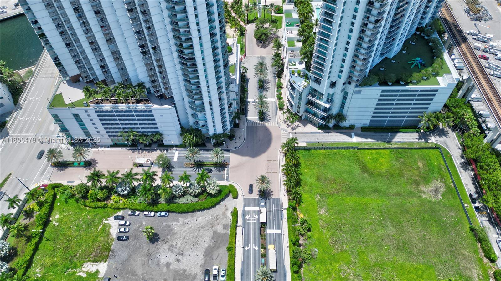 90 Southwest 3rd Street, Unit PH10 Miami, FL 33130 - Photo 18 of 23 a view of a backyard with plants