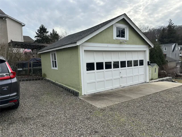 $995,000 | 86 East Sunnyside Lane, Irvington, NY 10533