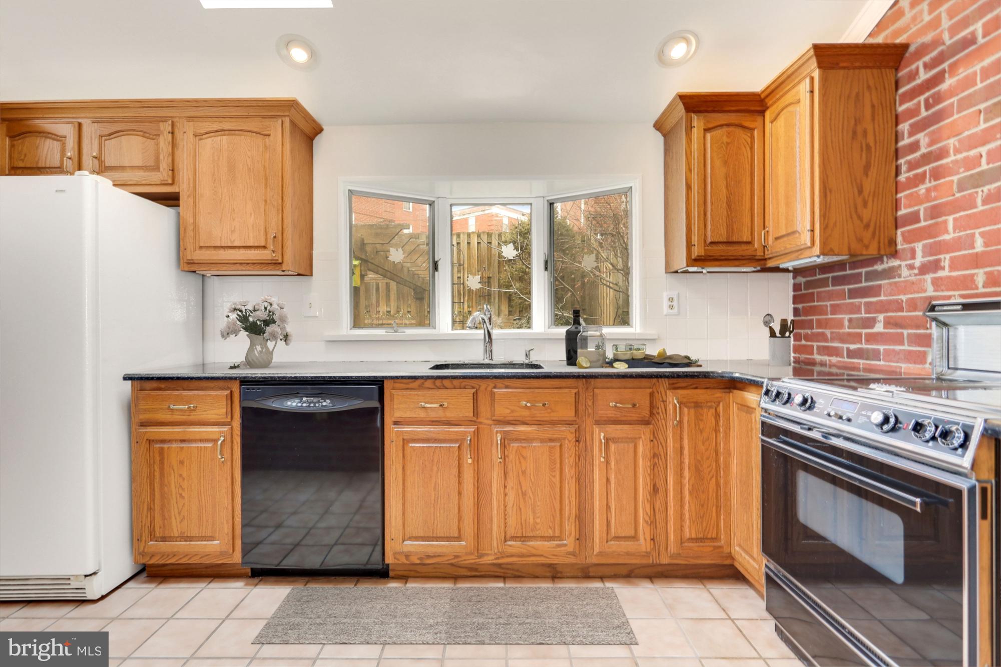 3619 1st Road South Arlington, VA 22204 - Photo 23 of 73 Bay window & Skylight