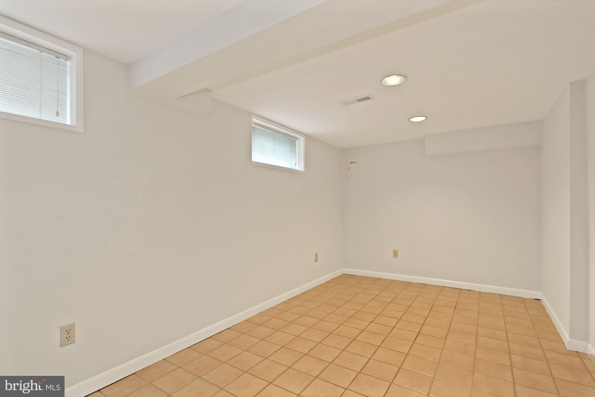 3619 1st Road South Arlington, VA 22204 - Photo 36 of 73 or could be an office