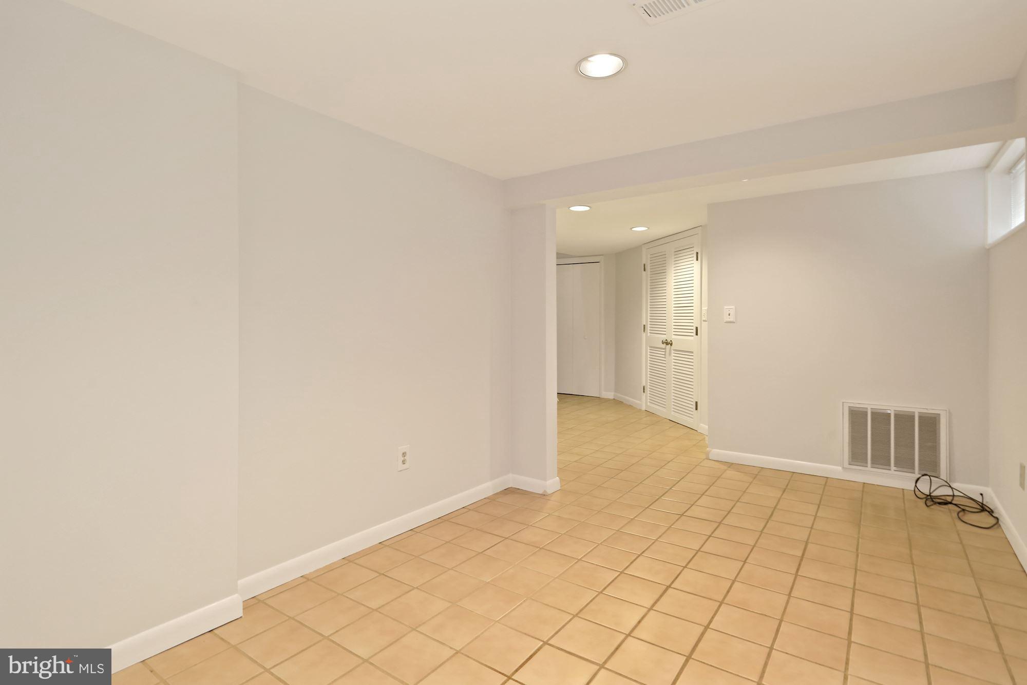 3619 1st Road South Arlington, VA 22204 - Photo 38 of 73 you got the space to create!