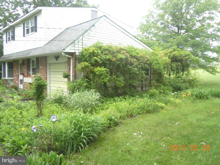 66 South County Line Road Telford, PA 18969 - Photo 2 of 24 Side Yard