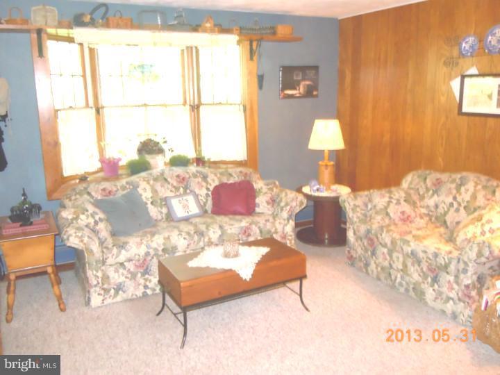66 South County Line Road Telford, PA 18969 - Photo 12 of 24 Living Room