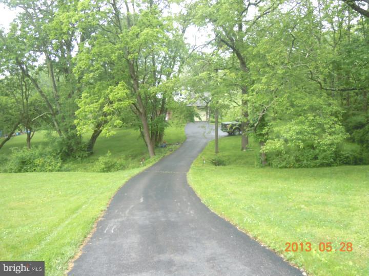 66 South County Line Road Telford, PA 18969 - Photo 5 of 24 Driveway