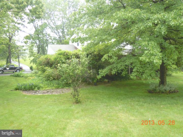 66 South County Line Road Telford, PA 18969 - Photo 7 of 24 Side Yard