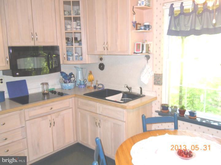 66 South County Line Road Telford, PA 18969 - Photo 10 of 24 Kitchen
