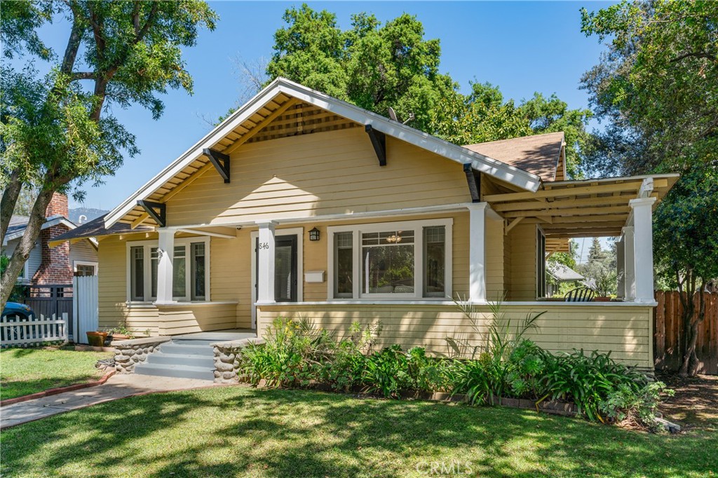 846 North Wilson Avenue Pasadena, CA 91104 - Photo 2 of 37 front view of a house with a yard