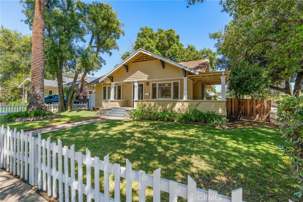 846 North Wilson Avenue Pasadena, CA 91104 - Photo 34 of 37 a front view of a house with yard