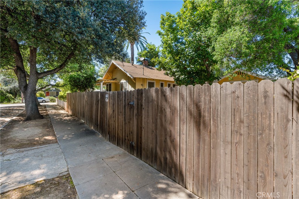 846 North Wilson Avenue Pasadena, CA 91104 - Photo 37 of 37 a view of wooden fence