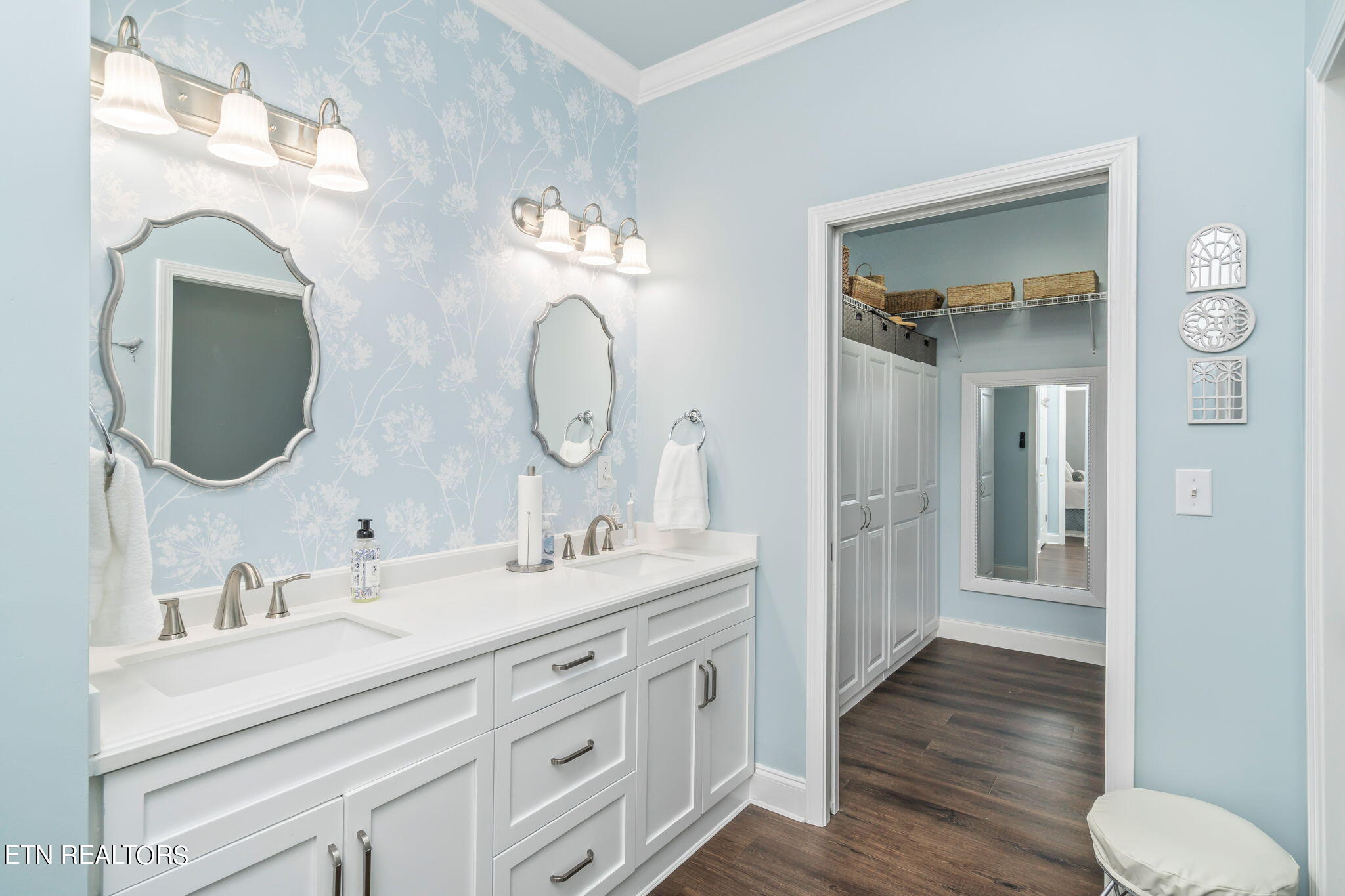 113 Hackberry Street Oak Ridge, TN 37830 - Photo 21 of 57 En Suite Bath