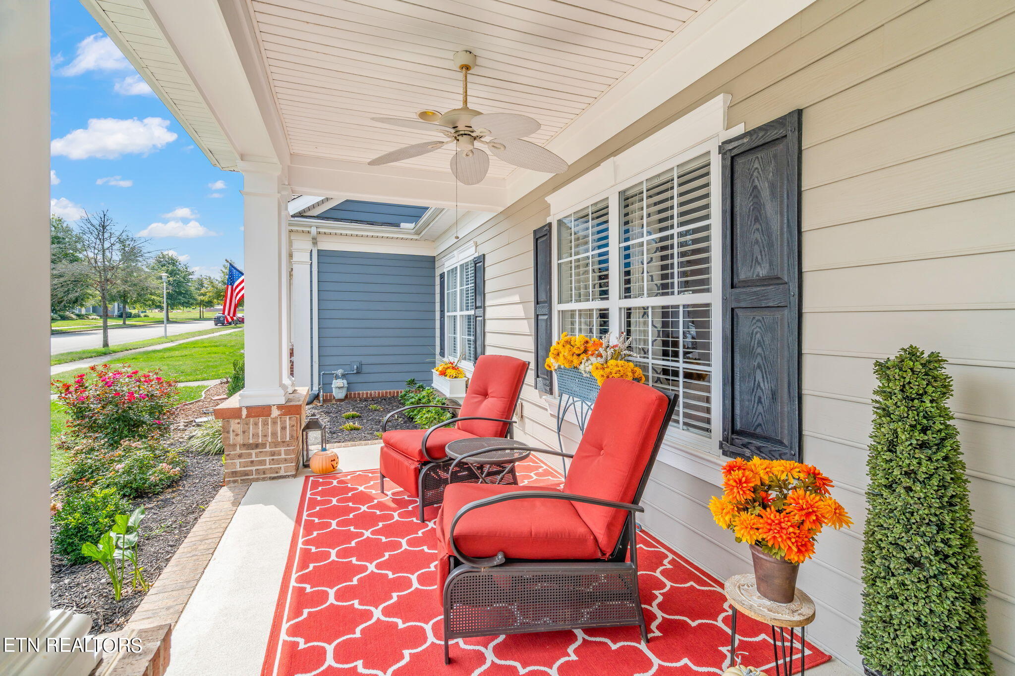 113 Hackberry Street Oak Ridge, TN 37830 - Photo 3 of 57 Front Porch