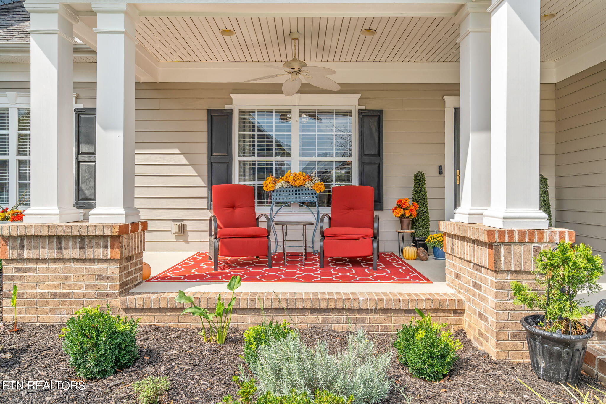 113 Hackberry Street Oak Ridge, TN 37830 - Photo 4 of 57 Front Porch