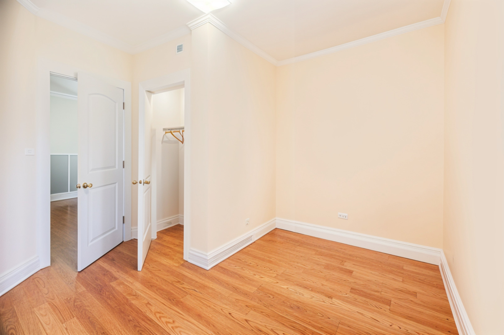 3737 North Pulaski Road, Unit 2S Chicago, IL 60641 - Photo 20 of 33 a big room with wooden floor and a bathroom