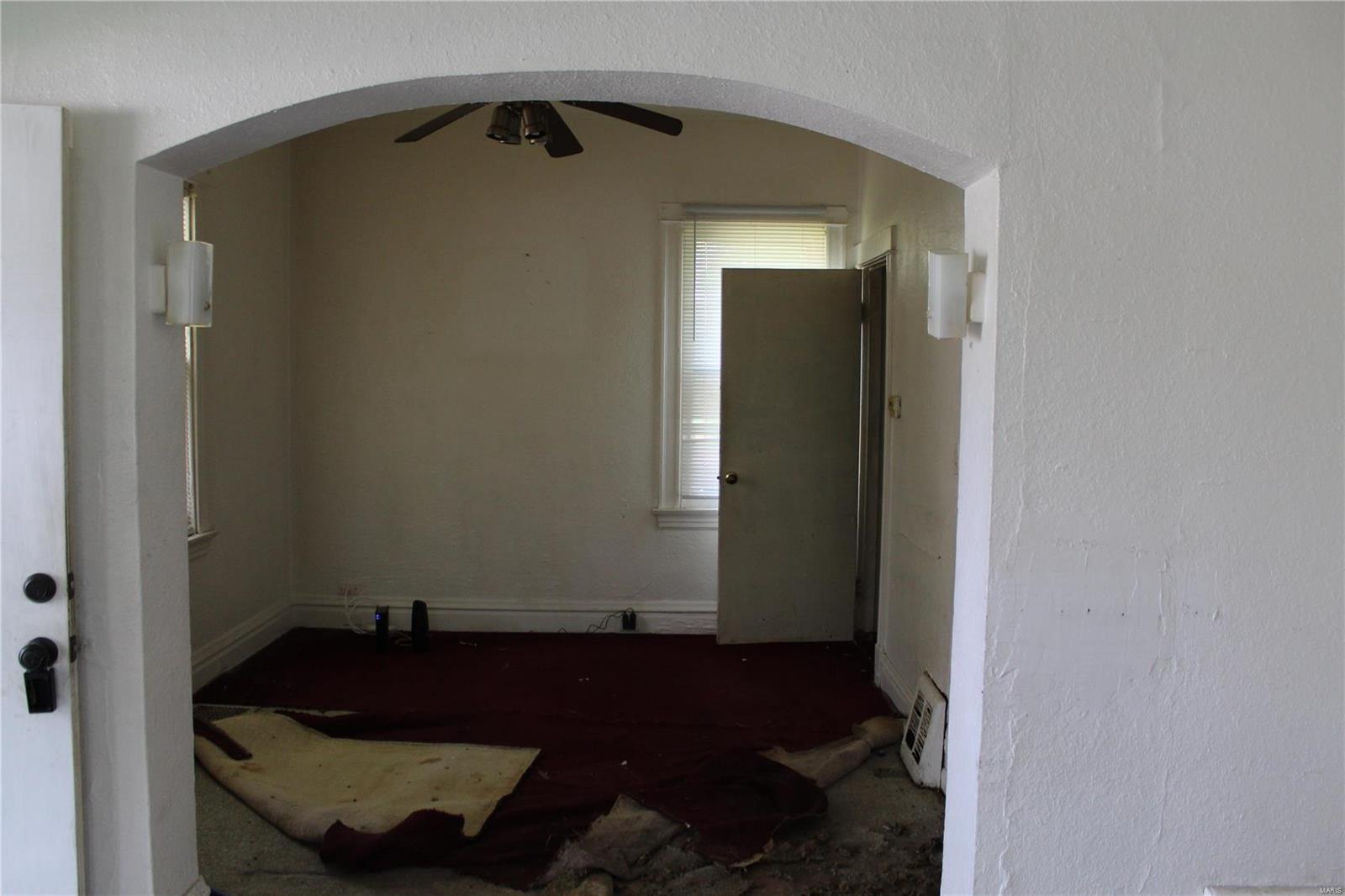 2708 Old Hanley Road St. Louis, MO 63114 - Photo 4 of 9