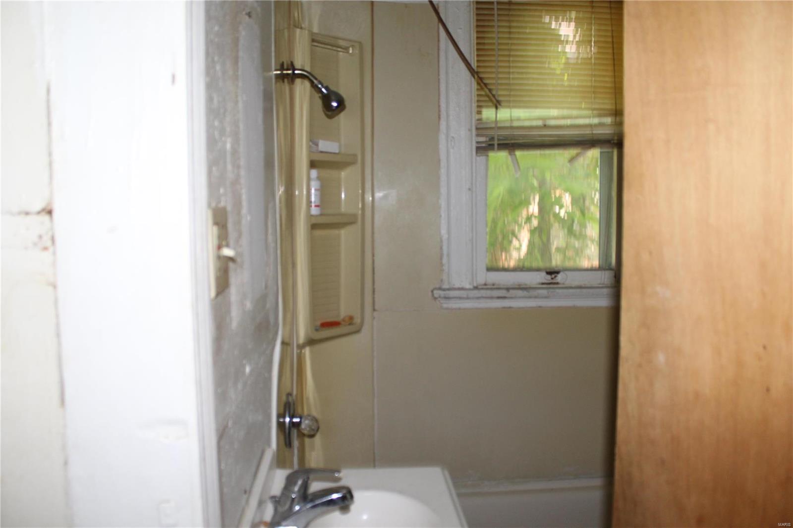 2708 Old Hanley Road St. Louis, MO 63114 - Photo 5 of 9