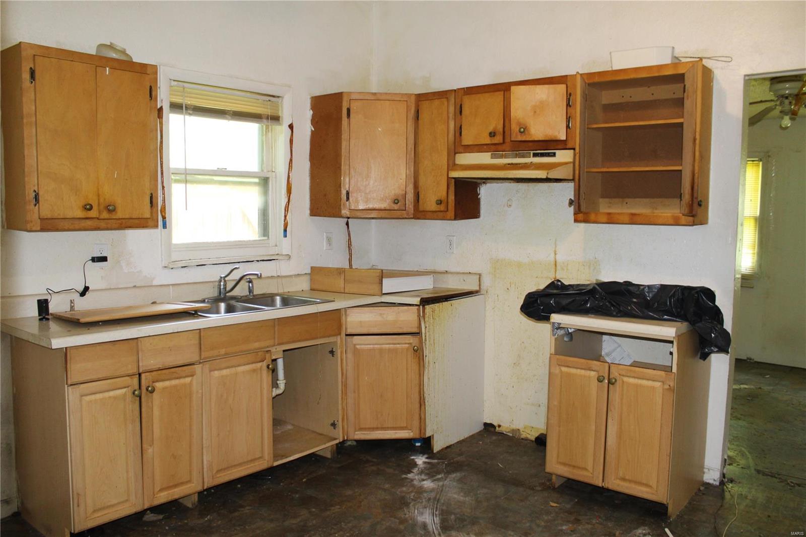 2708 Old Hanley Road St. Louis, MO 63114 - Photo 6 of 9