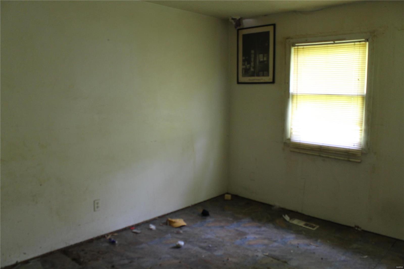 2708 Old Hanley Road St. Louis, MO 63114 - Photo 7 of 9