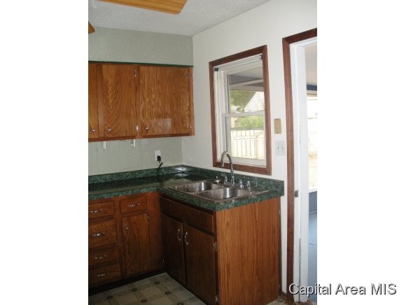 12 Beverly Drive Springfield, IL 62702 - Photo 3 of 7