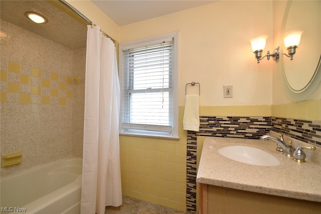 4437 Silsby Road University Heights, OH 44118 - Photo 25 of 34