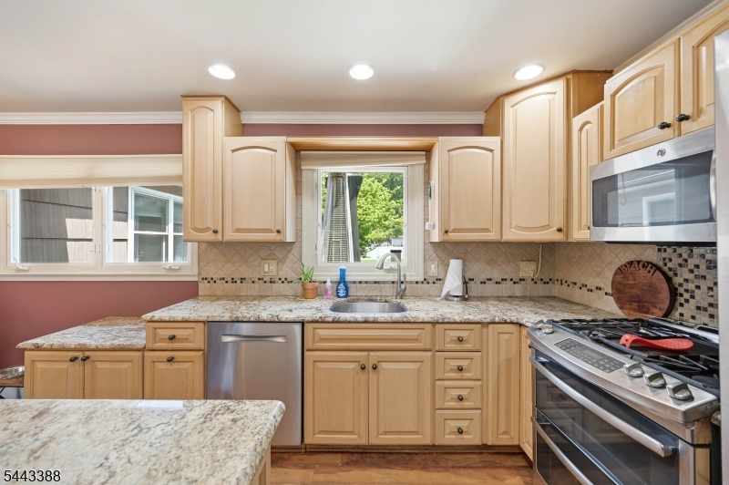 52 Roxbury Drive Kenvil, NJ 07847 - Photo 7 of 39