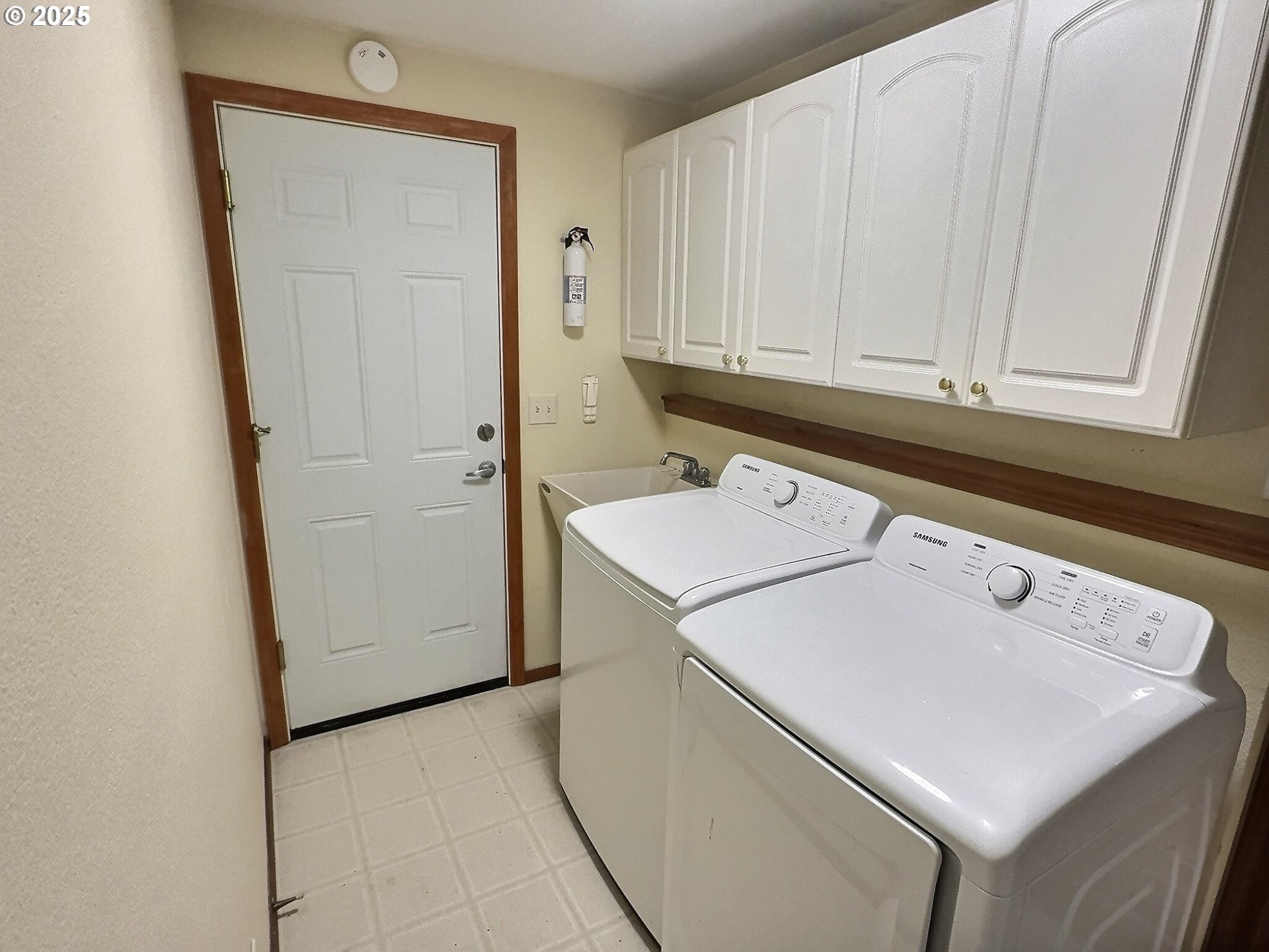 377 Southeast Barnes Avenue Gresham, OR 97080 - Photo 14 of 23