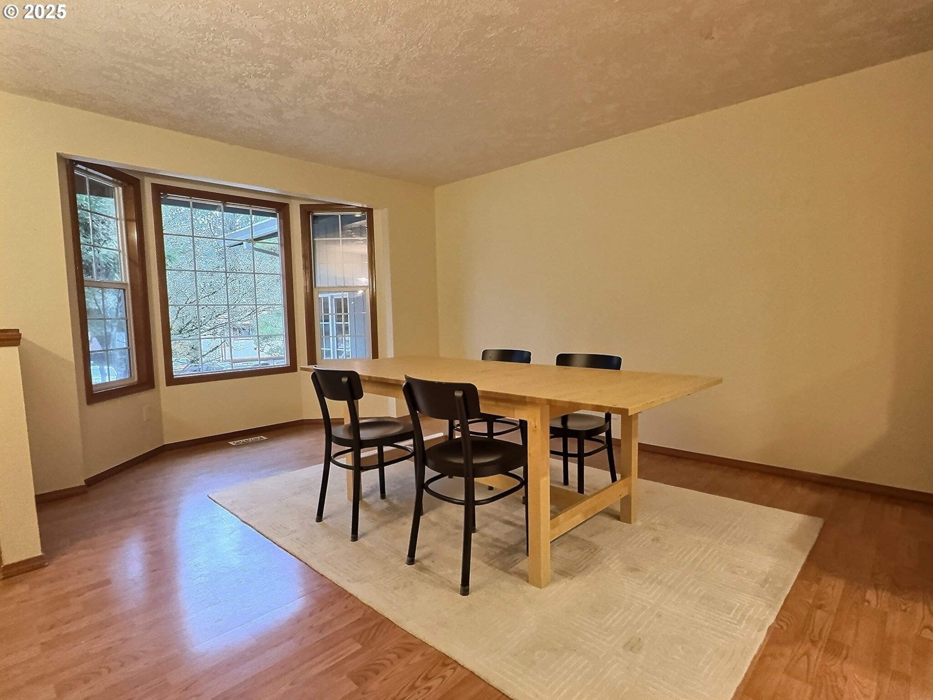 377 Southeast Barnes Avenue Gresham, OR 97080 - Photo 7 of 23