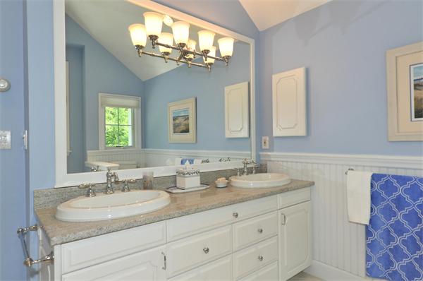 74 Suffolk Road Wellesley, MA 02481 - Photo 14 of 22