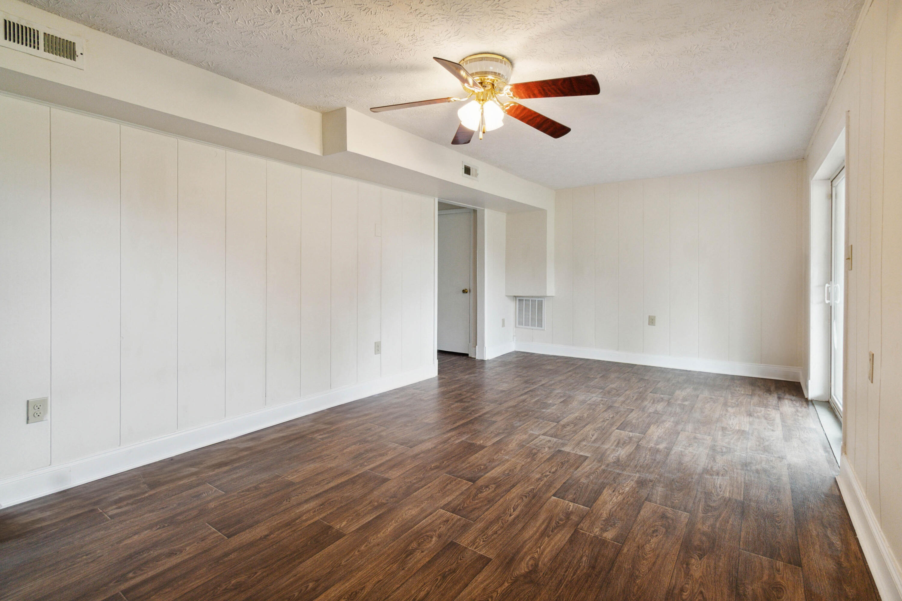 1896 West Laurel Road London, KY 40741 - Photo 16 of 33 015
