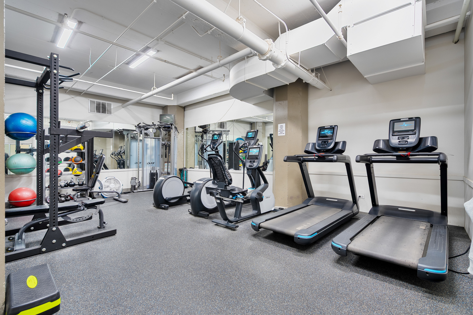 124 West Polk Street, Unit 905 Chicago, IL 60605 - Photo 19 of 28 a room with gym equipment and a table
