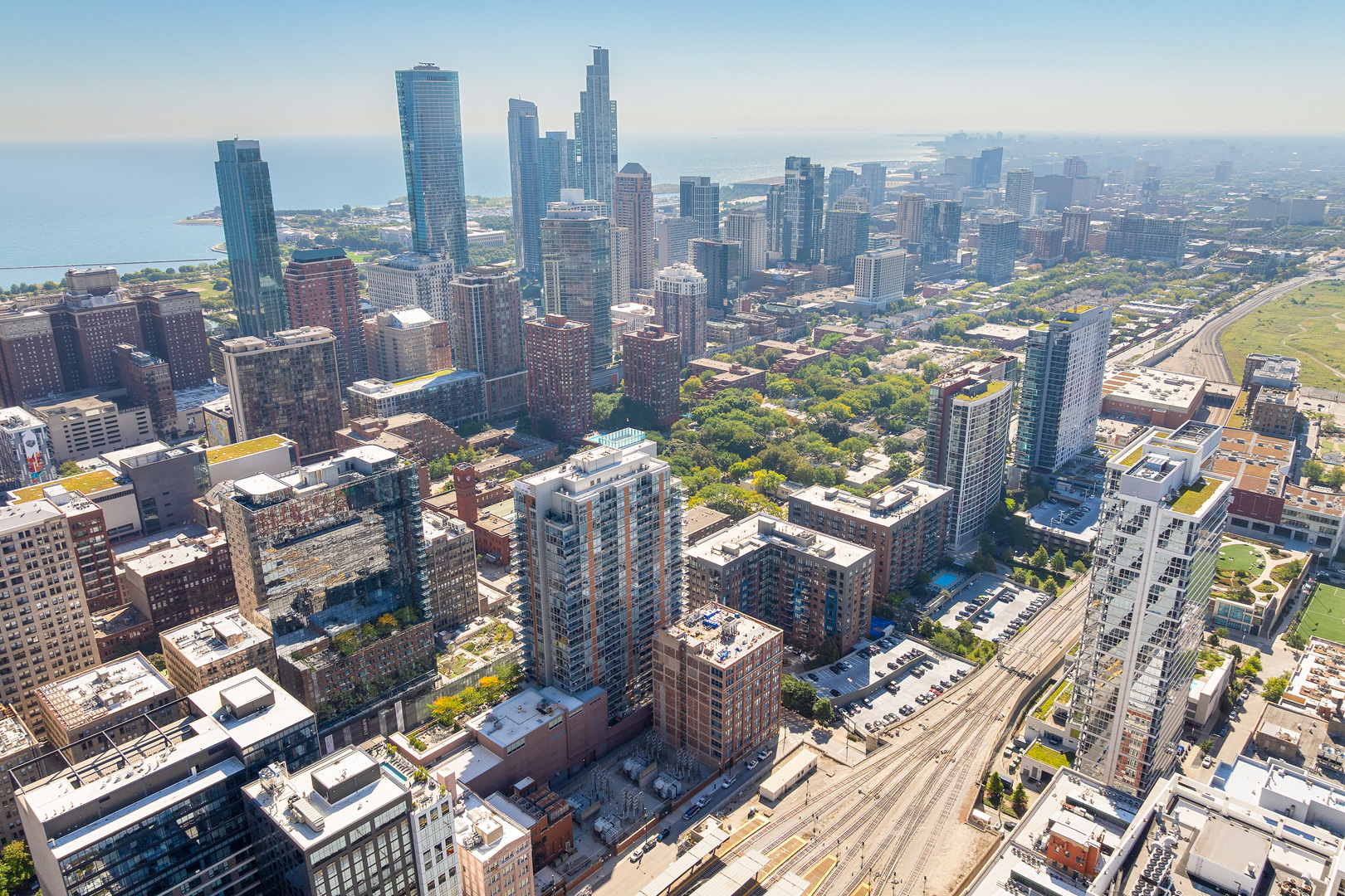 124 West Polk Street, Unit 905 Chicago, IL 60605 - Photo 27 of 28 a city view with tall buildings