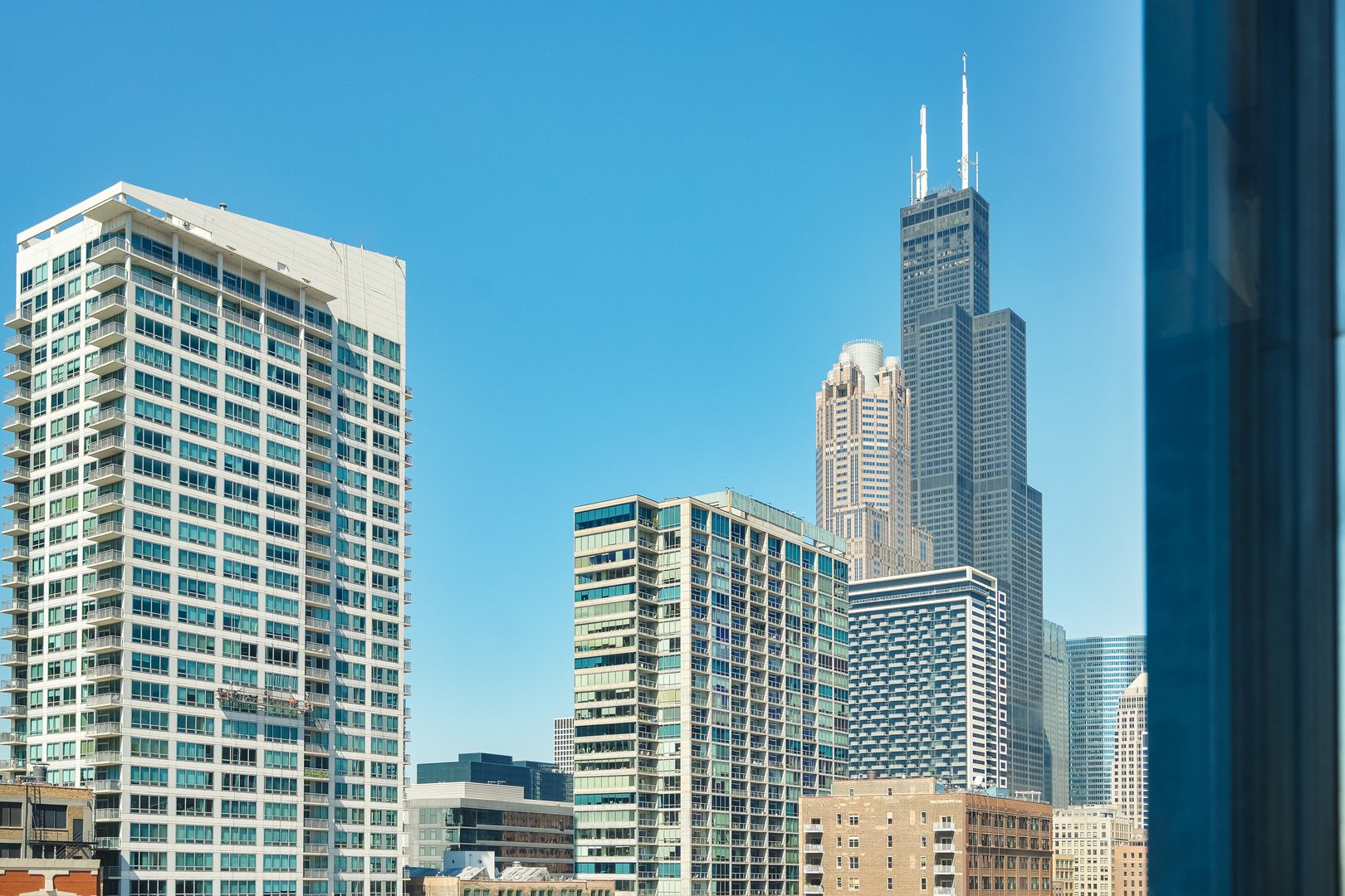 124 West Polk Street, Unit 905 Chicago, IL 60605 - Photo 7 of 28 a front view of a building