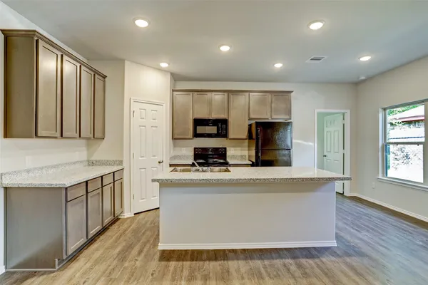 $1,350 | 409 South 12th Street, Unit B, Conroe, TX 77301