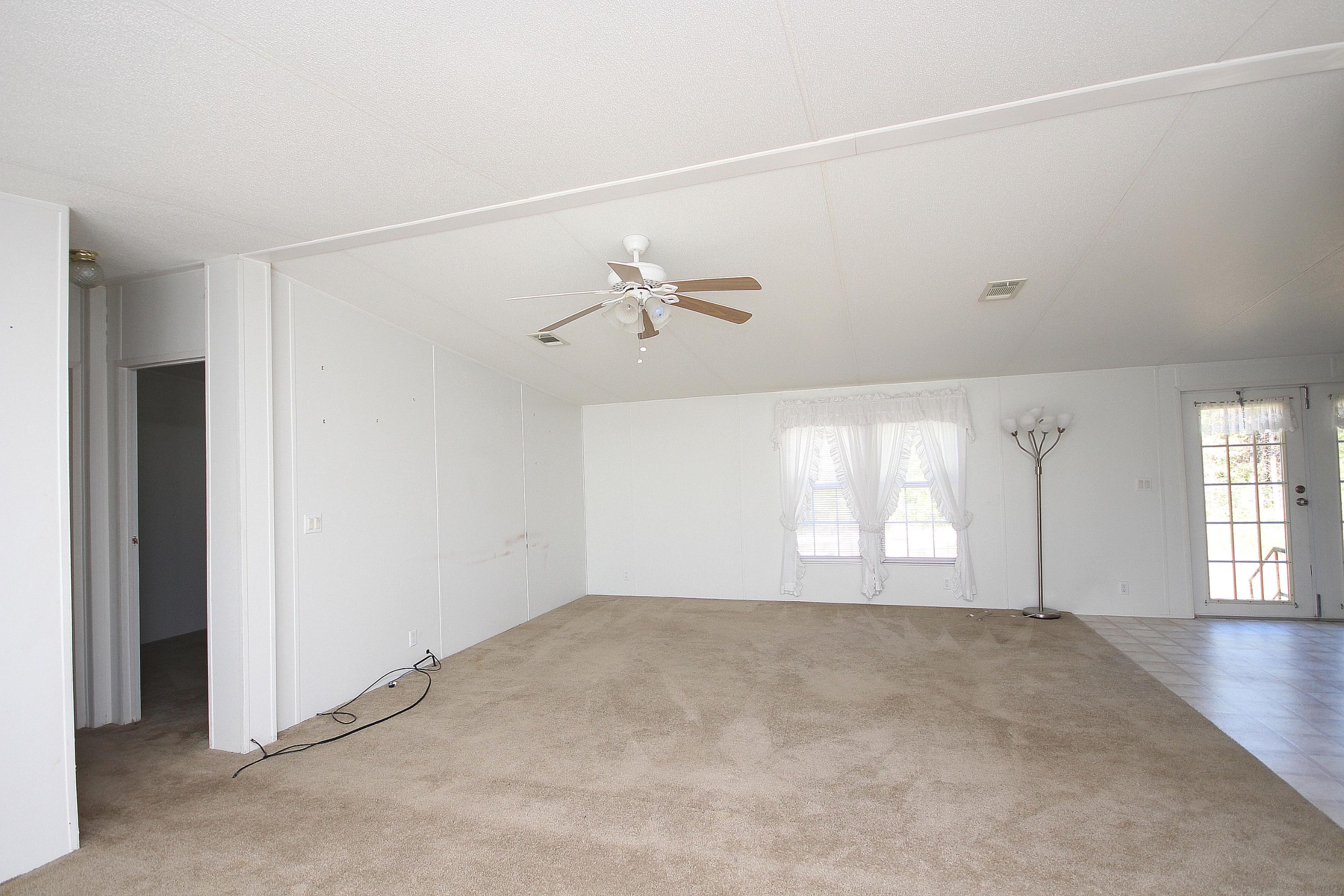 178 McCloud Road Freeport, FL 32439 - Photo 11 of 32 178mcCloudLiving6-3637334212-O