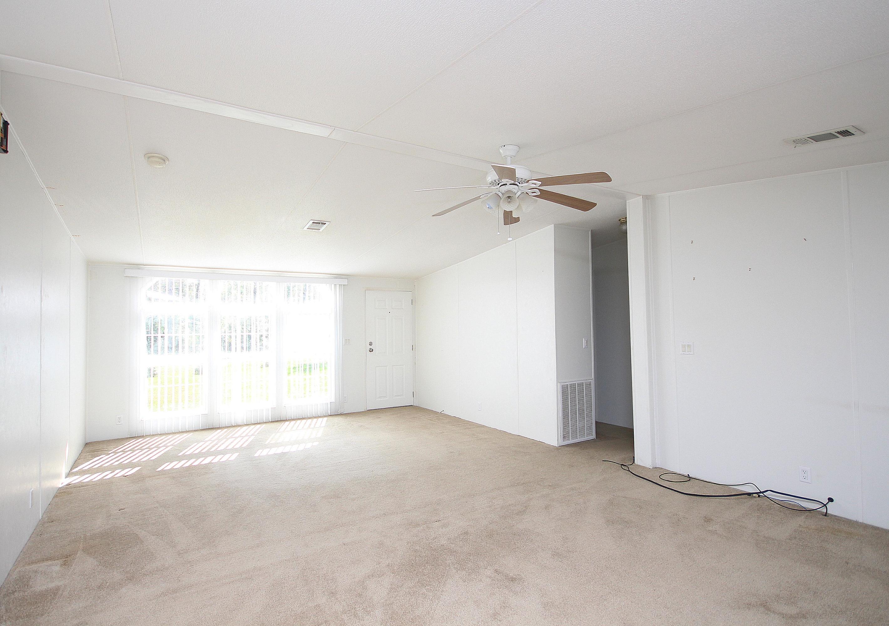 178 McCloud Road Freeport, FL 32439 - Photo 13 of 32 178McCloudLiving-3637333968-O