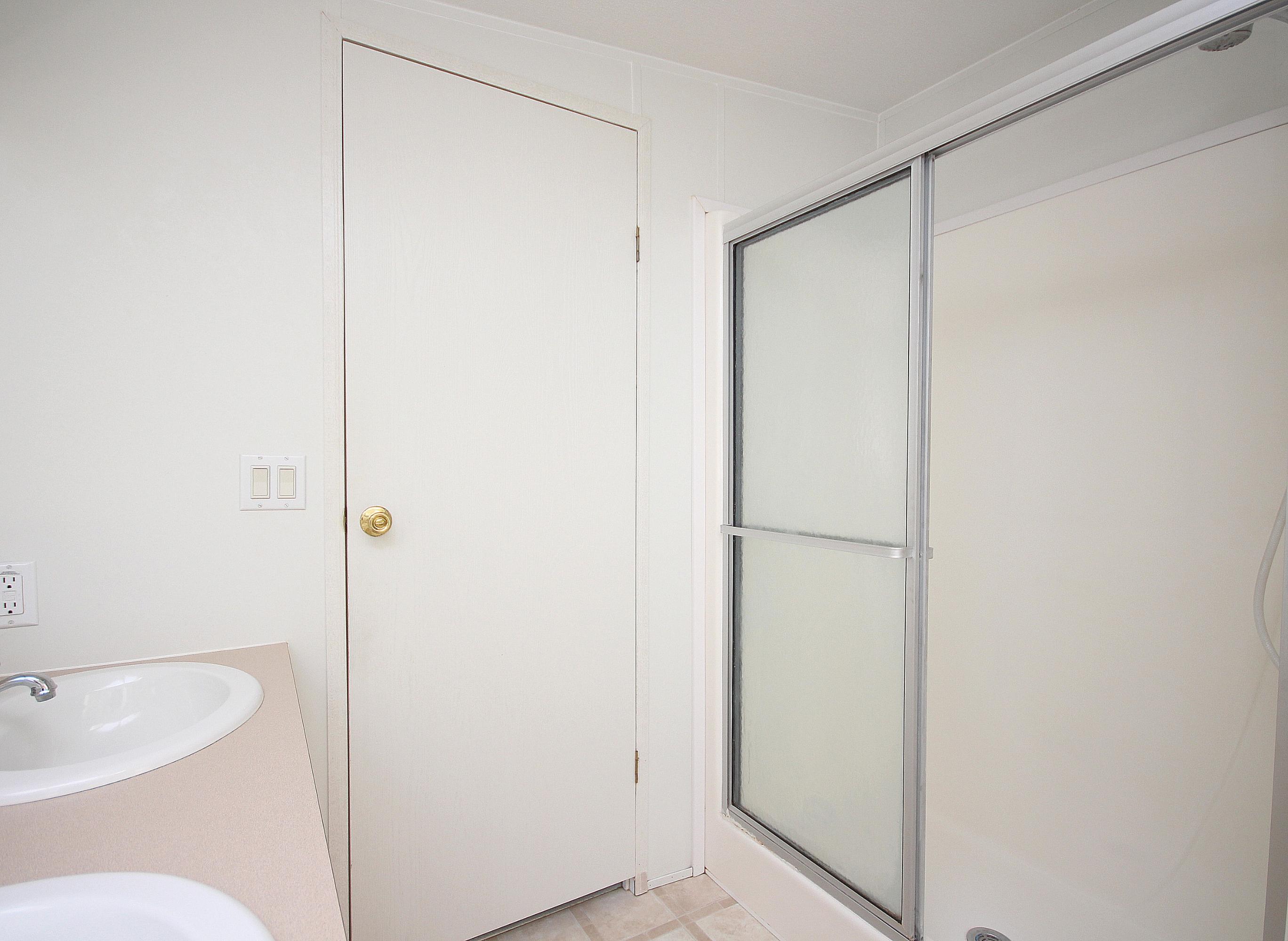 178 McCloud Road Freeport, FL 32439 - Photo 21 of 32 178mcCloudMasterShower-3637334672-O