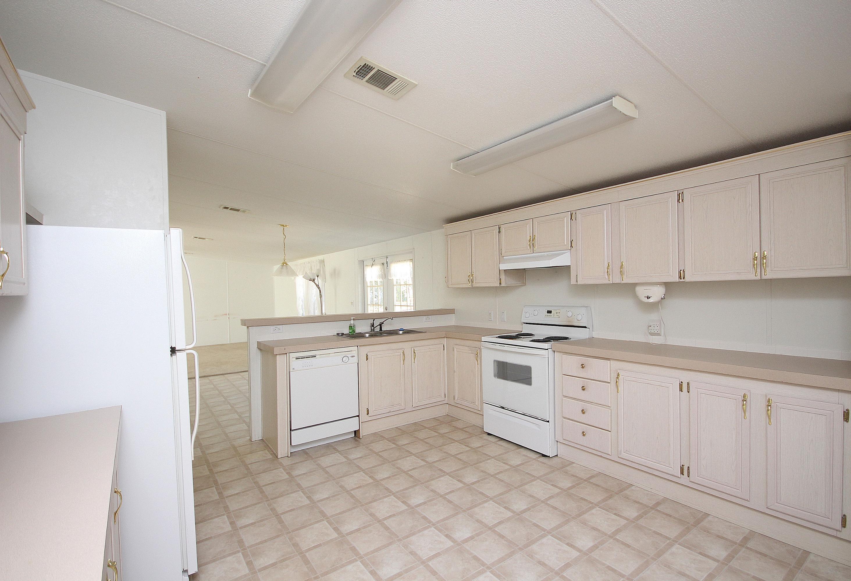 178 McCloud Road Freeport, FL 32439 - Photo 5 of 32 178McCloudKit76-3637333523-O
