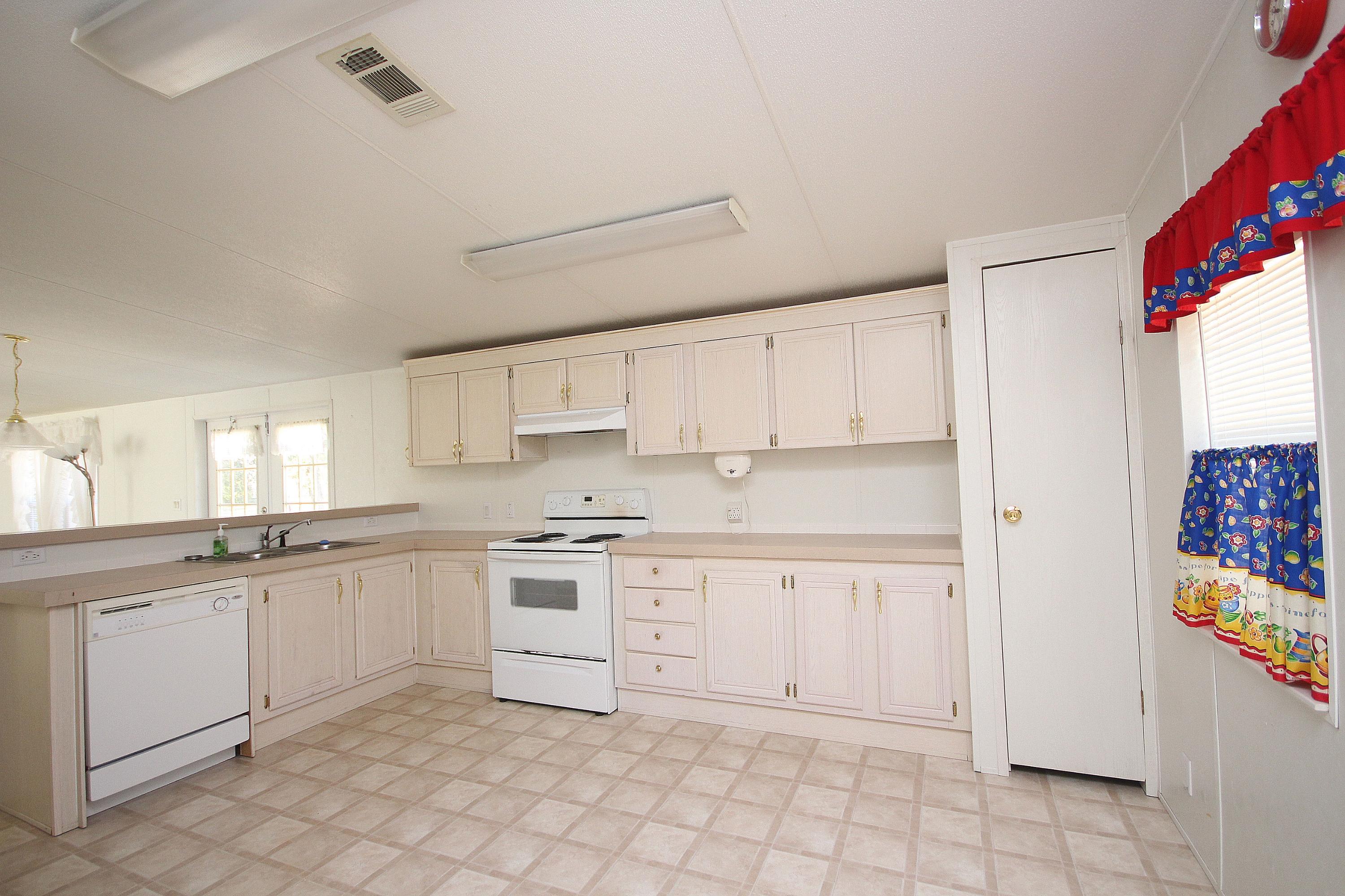 178 McCloud Road Freeport, FL 32439 - Photo 6 of 32 178McCloudKit89-3637333675-O
