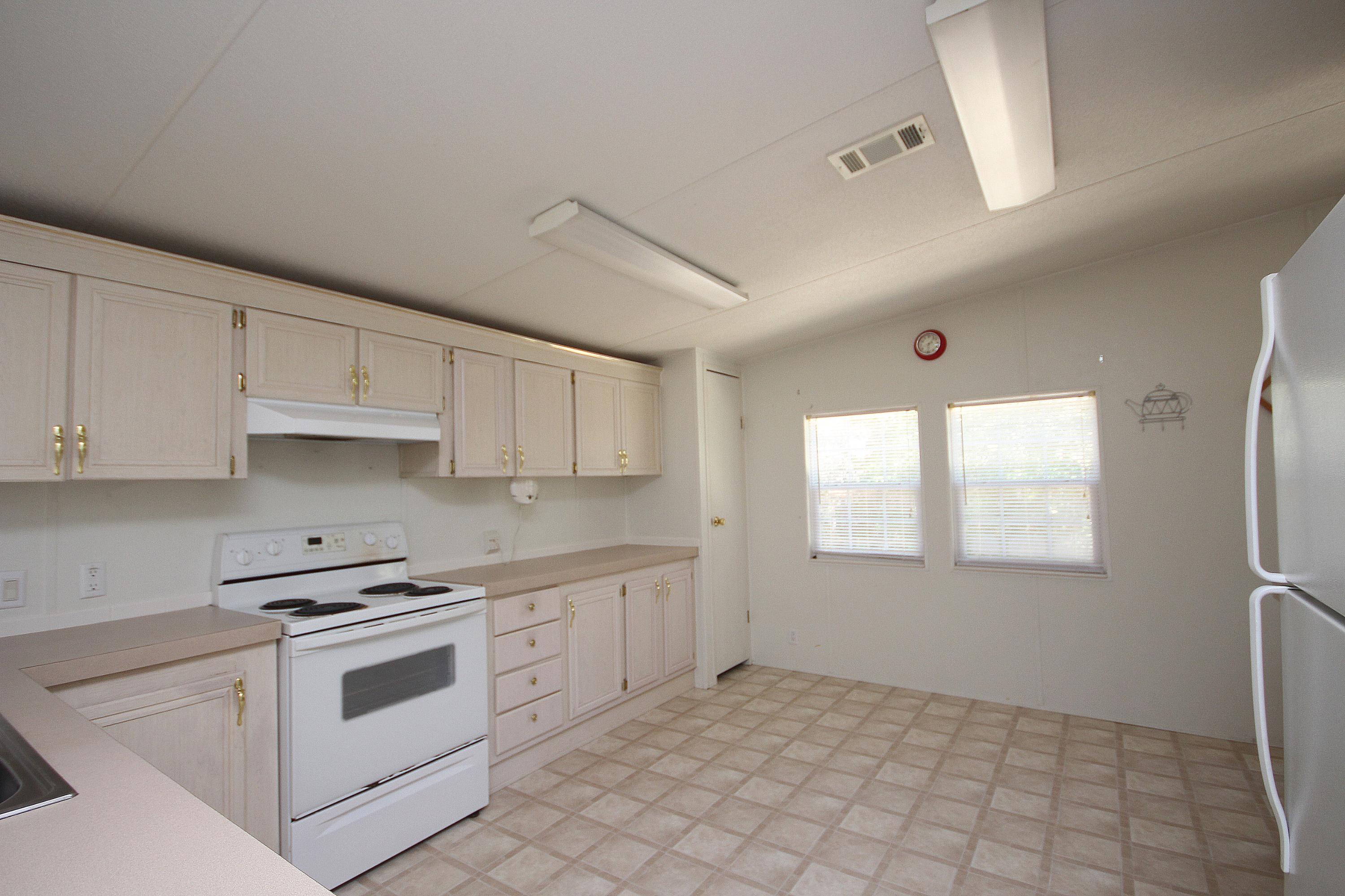 178 McCloud Road Freeport, FL 32439 - Photo 8 of 32 178mcCloudKit990-3637333789-O
