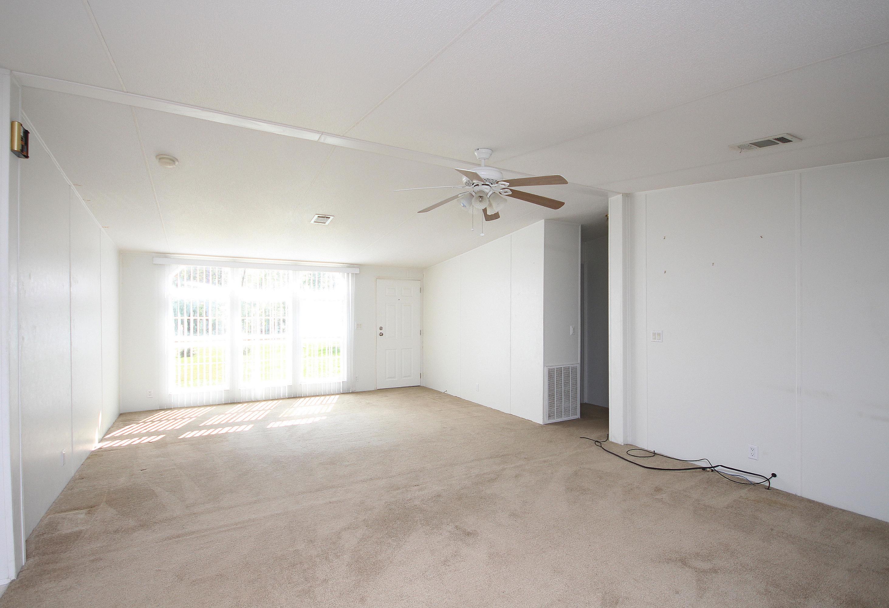 178 McCloud Road Freeport, FL 32439 - Photo 9 of 32 178McCloudLiving5-3637334044-O