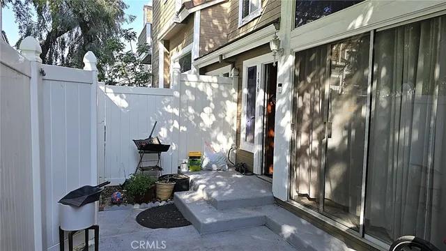 $484,750 | 1921 Glenoaks Boulevard, Unit 196, San Fernando, CA 91340