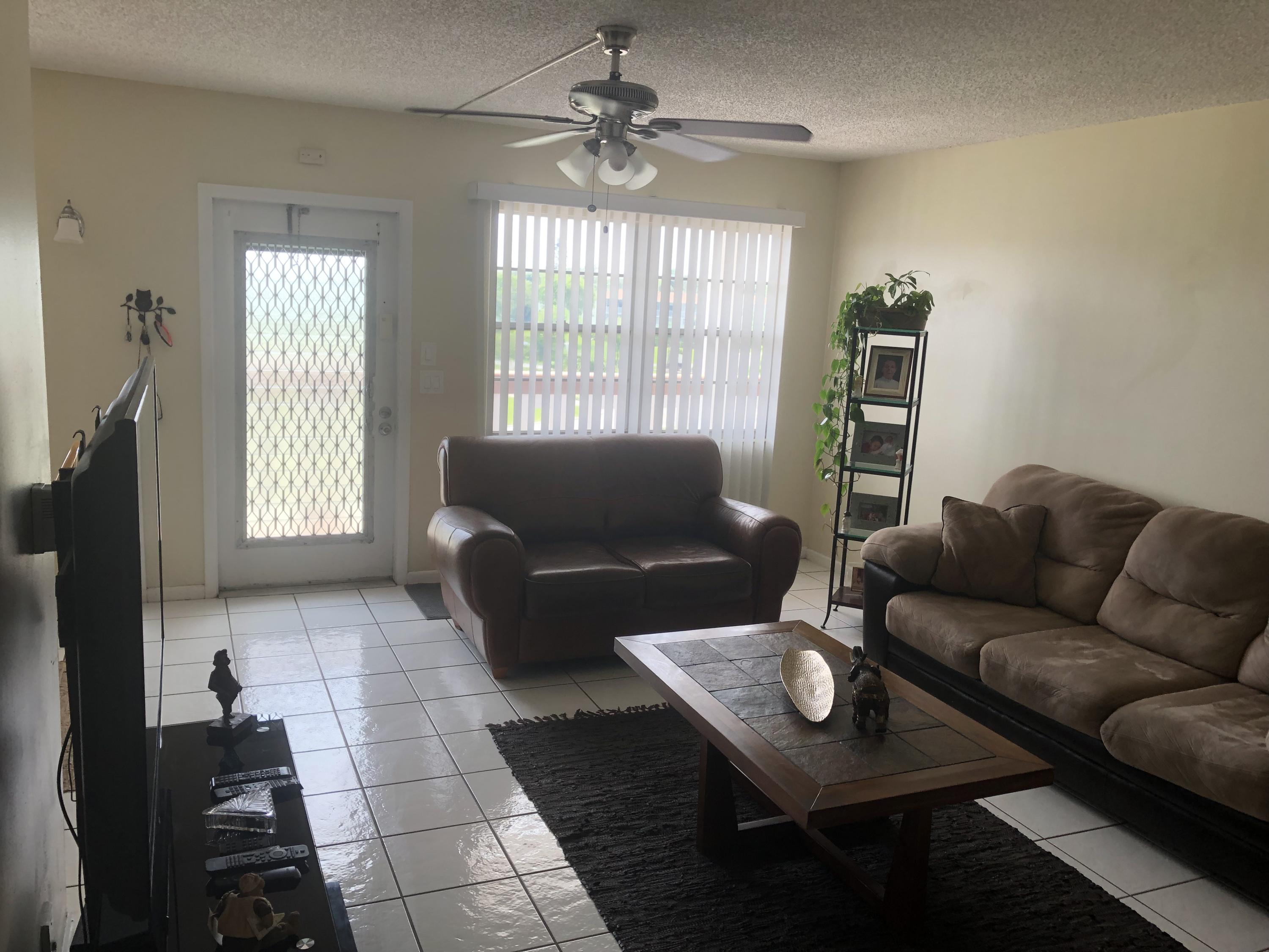 4097 Cornwall East Boca Raton, FL 33434 - Photo 6 of 16 GREAT ROOM