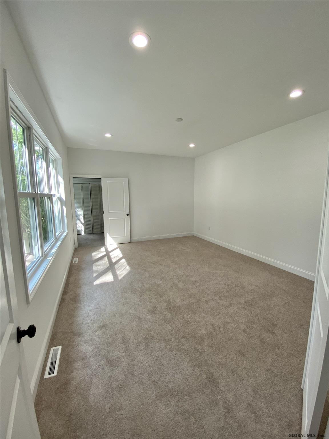 217 Lisha Kill Road Schenectady, NY 12309 - Photo 6 of 17 Photo 6