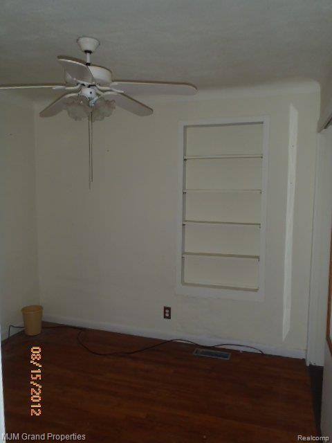 12210 Maxwell Road Carleton, MI 48117 - Photo 7 of 12 12210 Maxwell Bed 2.jpg
