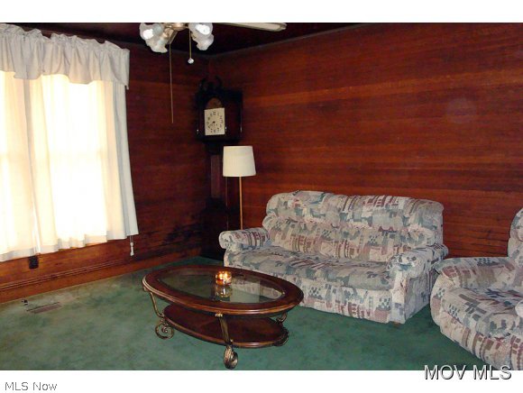 202 Mountain Ridge Road Auburn, WV 26325 - Photo 6 of 12 Living room