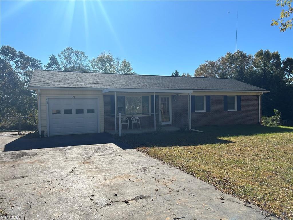 263 Badgett Avenue Mount Airy, NC 27030 - Photo 3 of 17
