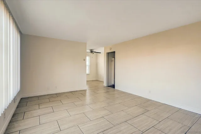 a view of entryway with a livingroom