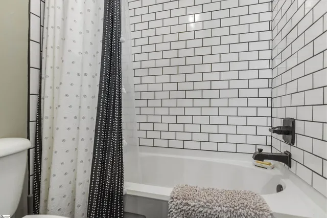 $700,000 | 6 Springhead Way, Greer, SC 29650